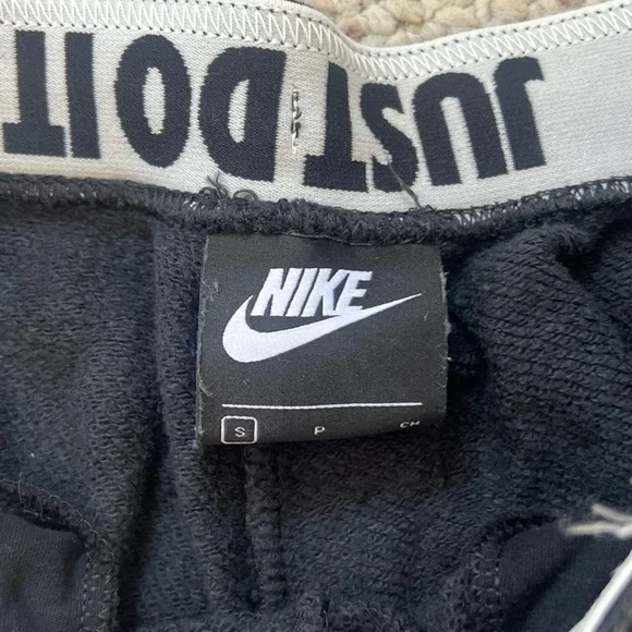 Nike Black Joggers - Picture 4 of 5